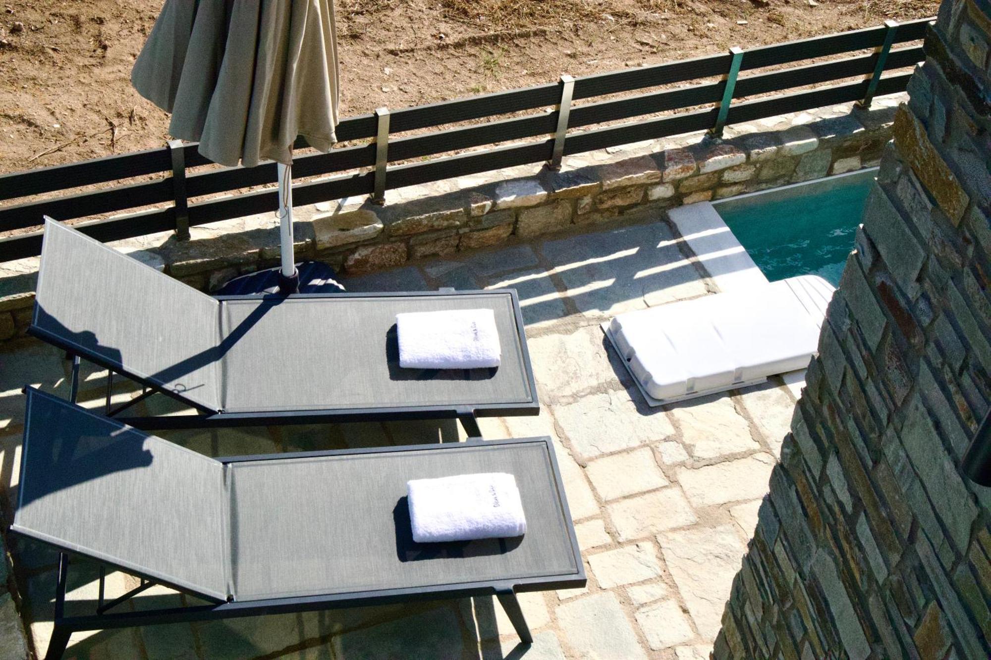 Olive & Sea Luxury Suites Skala Sotiros Exterior photo