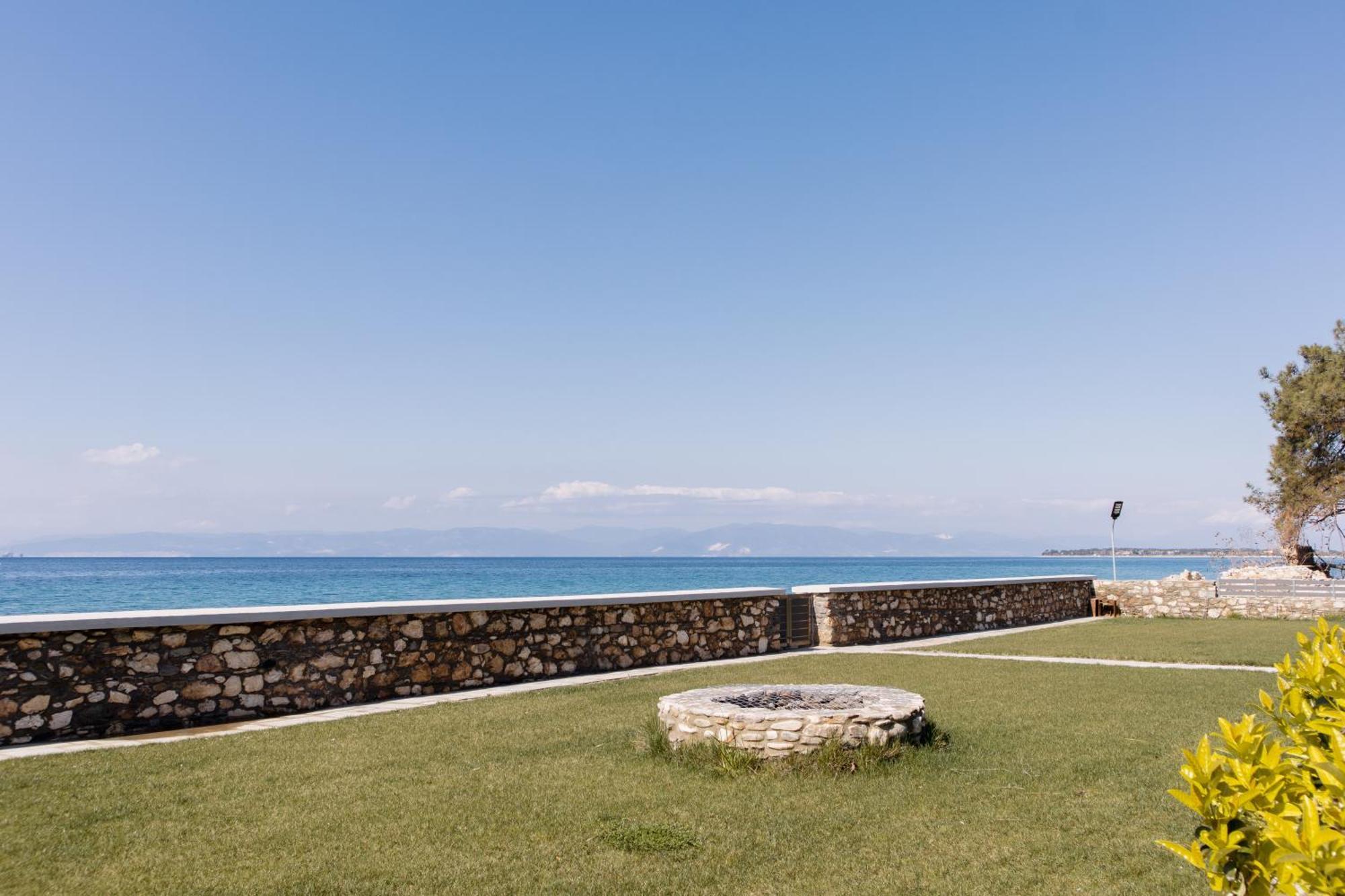Olive & Sea Luxury Suites Skala Sotiros Exterior photo
